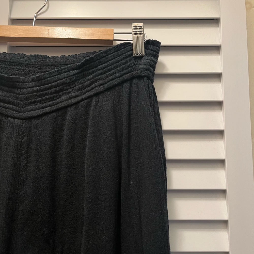 Abercrombie & Fitch black flowy pants - Picture 4 of 7